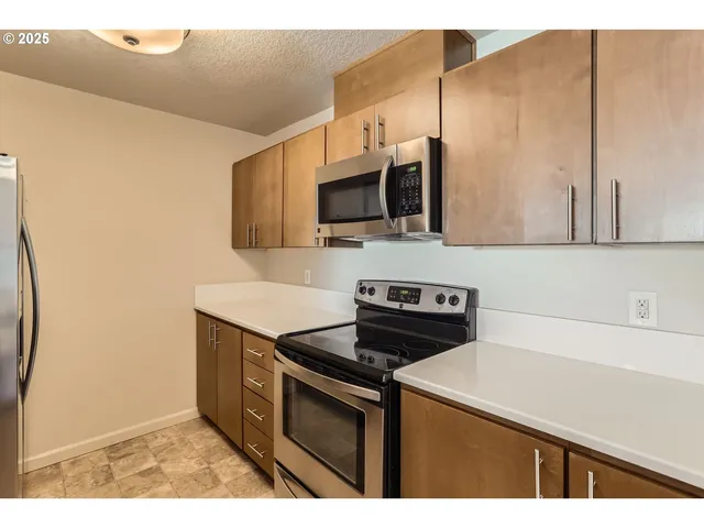$275,000 | 10804 Northeast Holly Street, Unit 303, Hillsboro, OR 97006