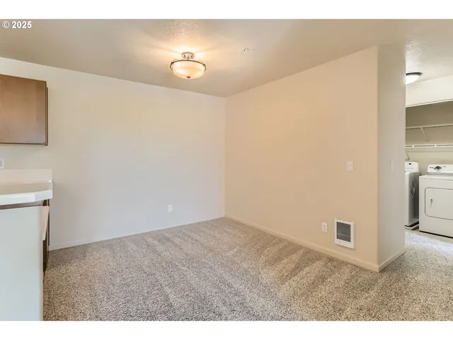 $275,000 | 10804 Northeast Holly Street, Unit 303, Hillsboro, OR 97006
