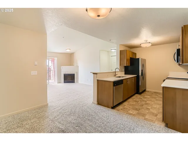 $275,000 | 10804 Northeast Holly Street, Unit 303, Hillsboro, OR 97006