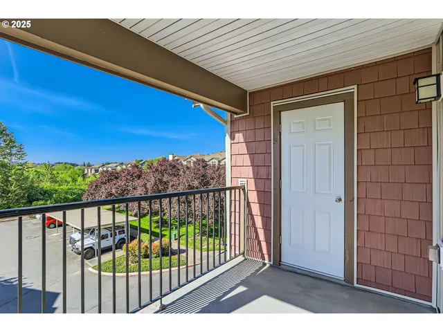 $275,000 | 10804 Northeast Holly Street, Unit 303, Hillsboro, OR 97006