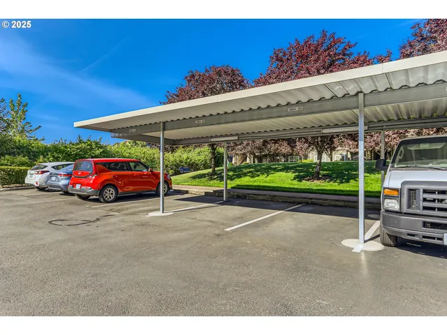 $275,000 | 10804 Northeast Holly Street, Unit 303, Hillsboro, OR 97006