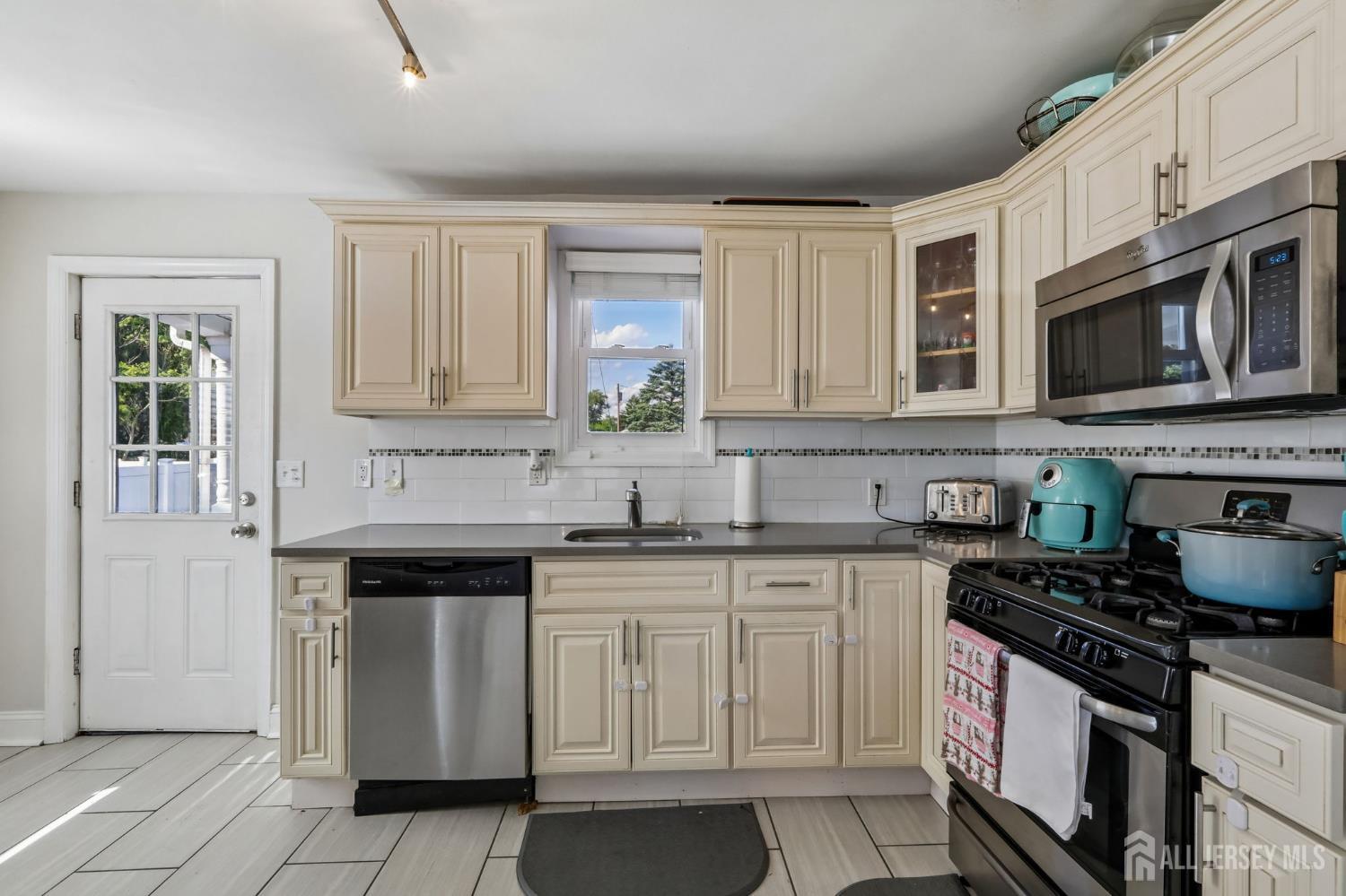 608 Decatur Avenue Middlesex, NJ 08846 - Photo 14 of 40