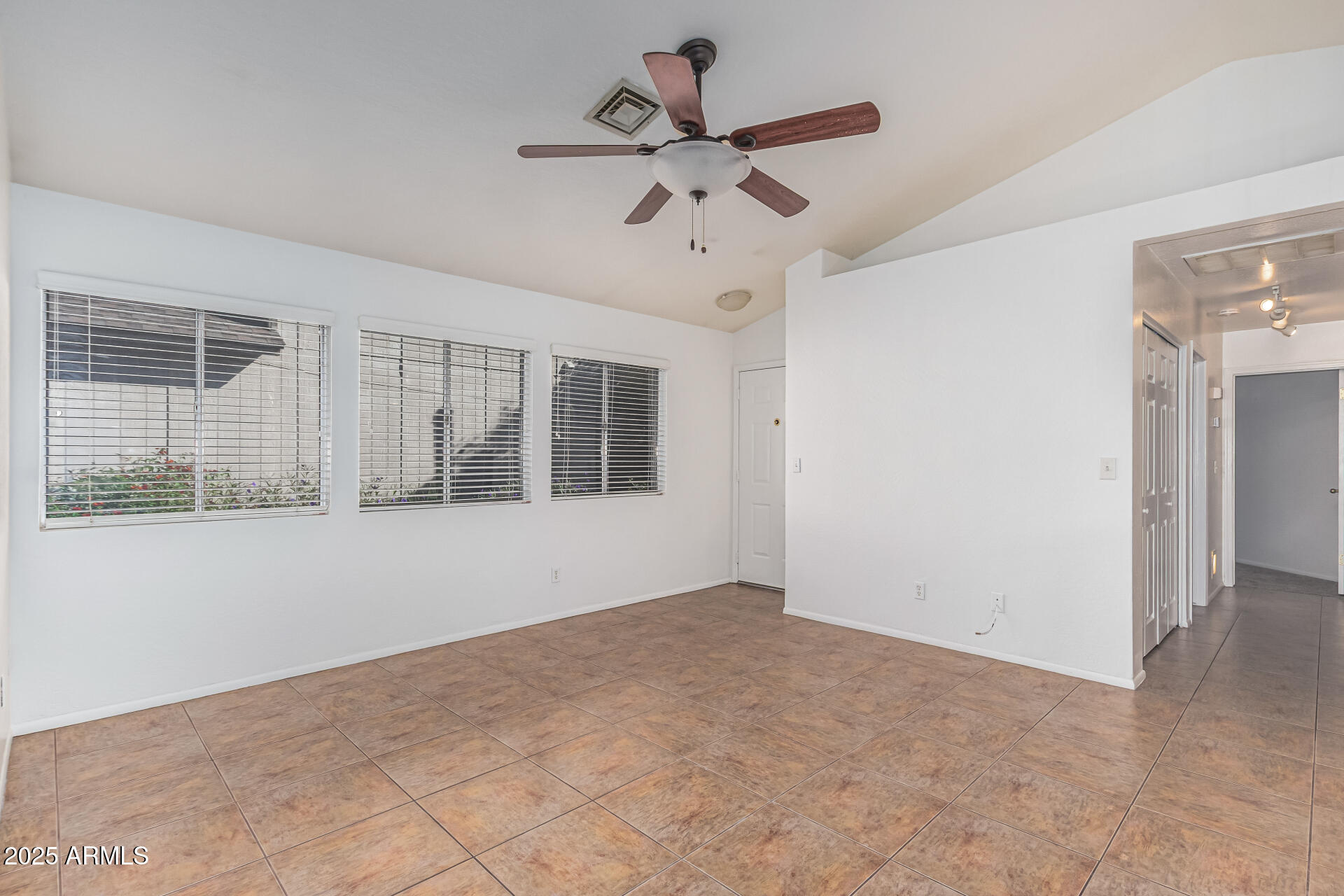 3022 East Michigan Avenue Phoenix, AZ 85032 - Photo 8 of 31 08 Michigan