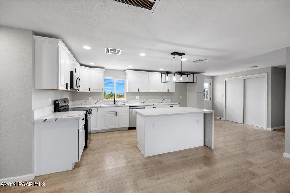 439 Antelope Run Road Paulden, AZ 86334 - Photo 6 of 28 06-Kitchen