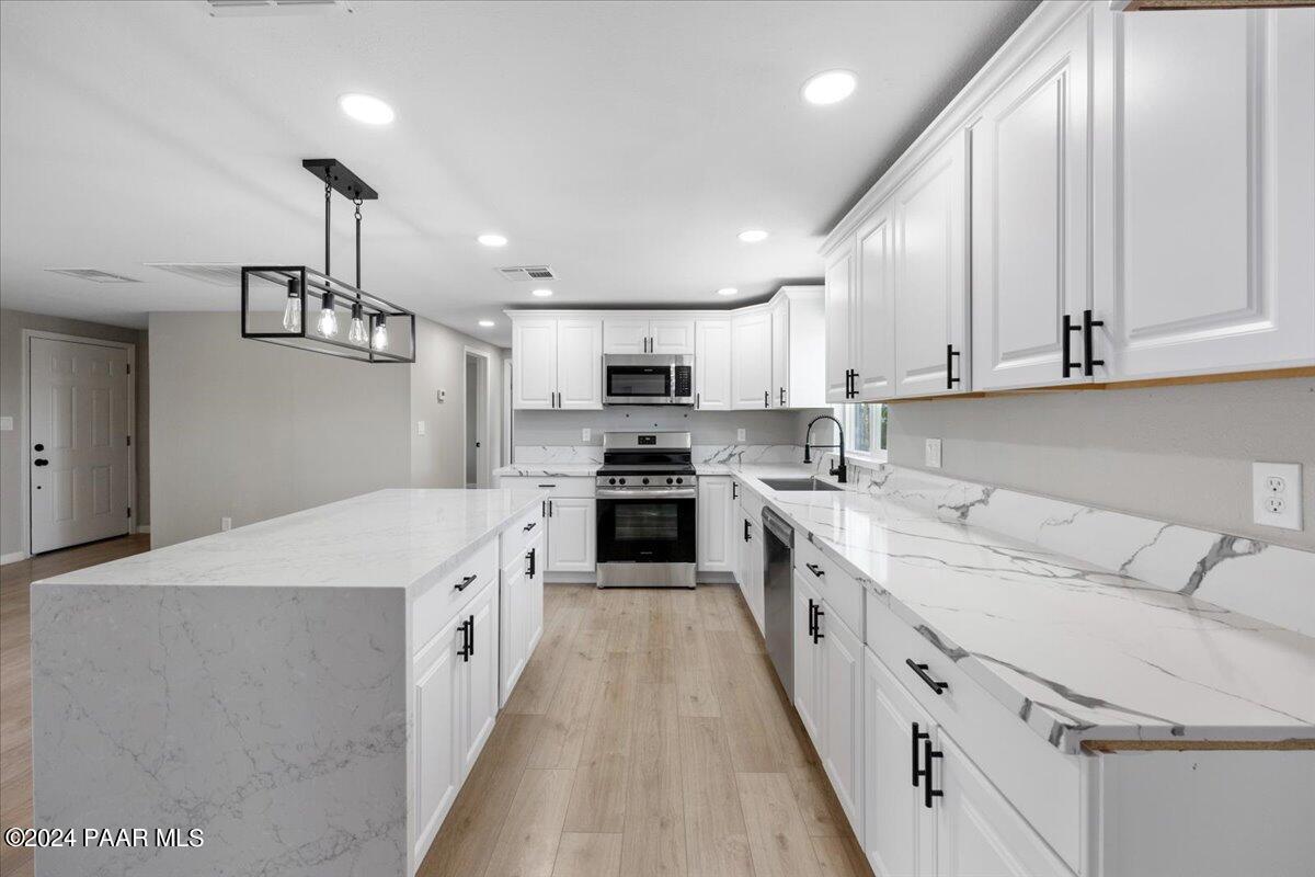 439 Antelope Run Road Paulden, AZ 86334 - Photo 8 of 28 08-Kitchen