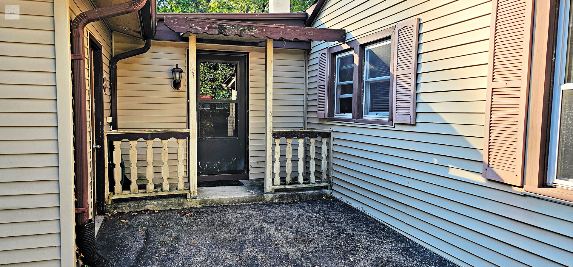 7730 Virginia Court Willowbrook, IL 60527 - Photo 5 of 33 a view of a house with a door and a window
