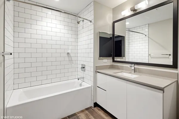 $1,227 | 171 North Aberdeen Street, Unit 605, Chicago, IL 60607