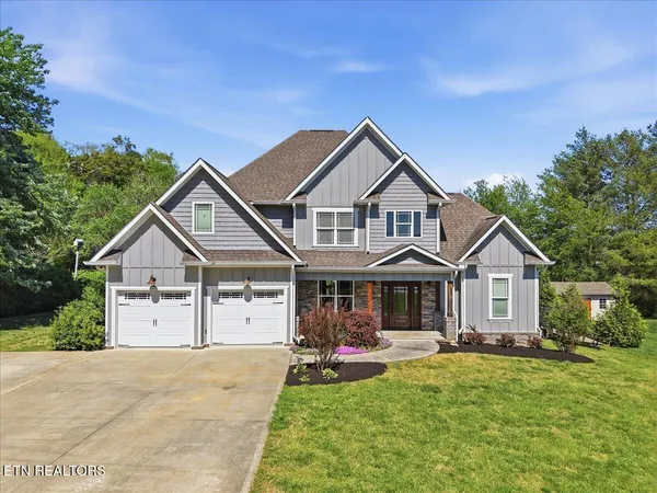 $949,000 | 124 Alpine Drive, Clinton, TN 37716