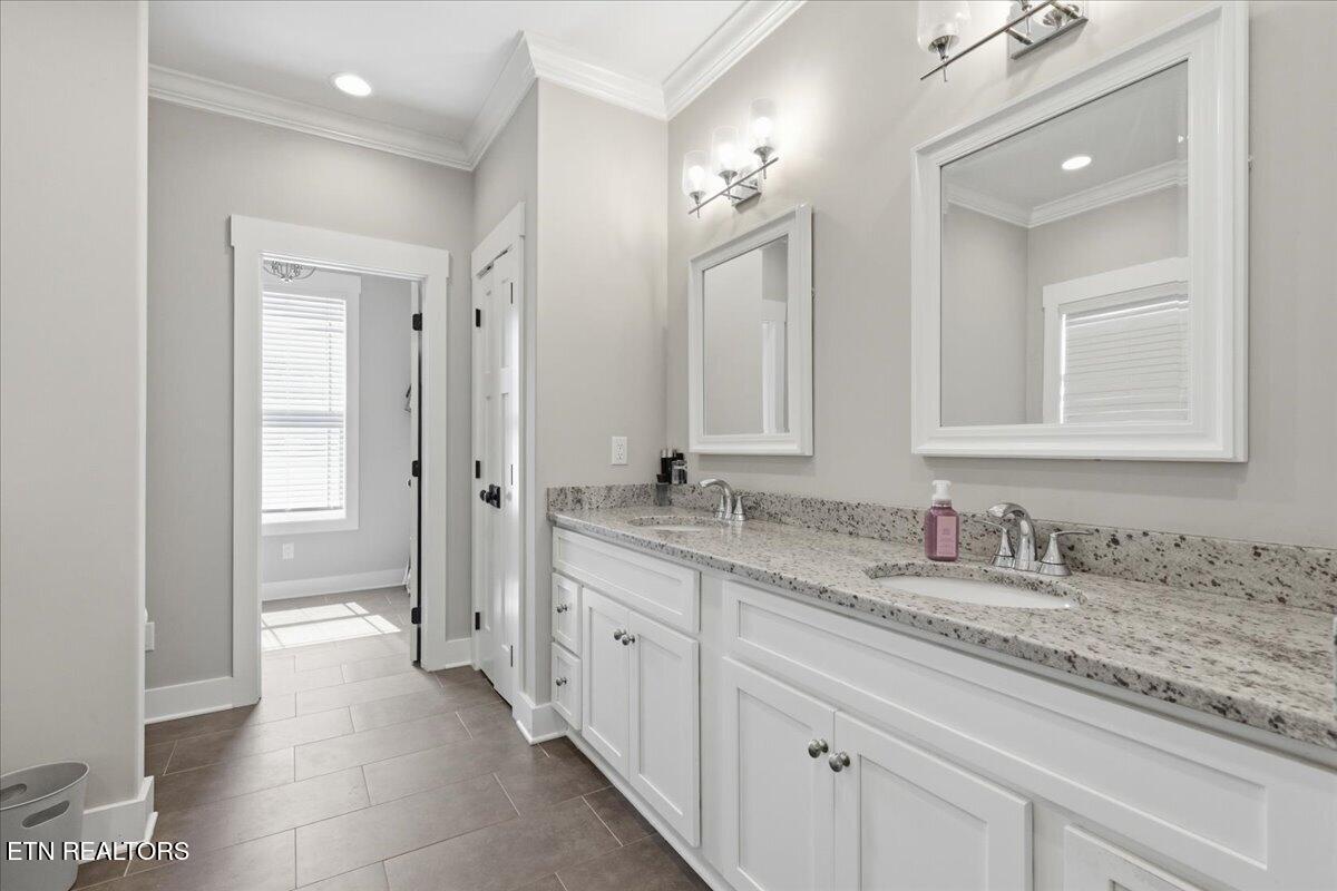 124 Alpine Drive Clinton, TN 37716 - Photo 18 of 54 20-039_7K9A1183