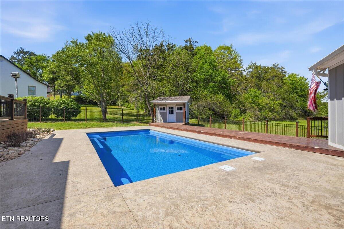 124 Alpine Drive Clinton, TN 37716 - Photo 42 of 54 44-046_7K9A1303