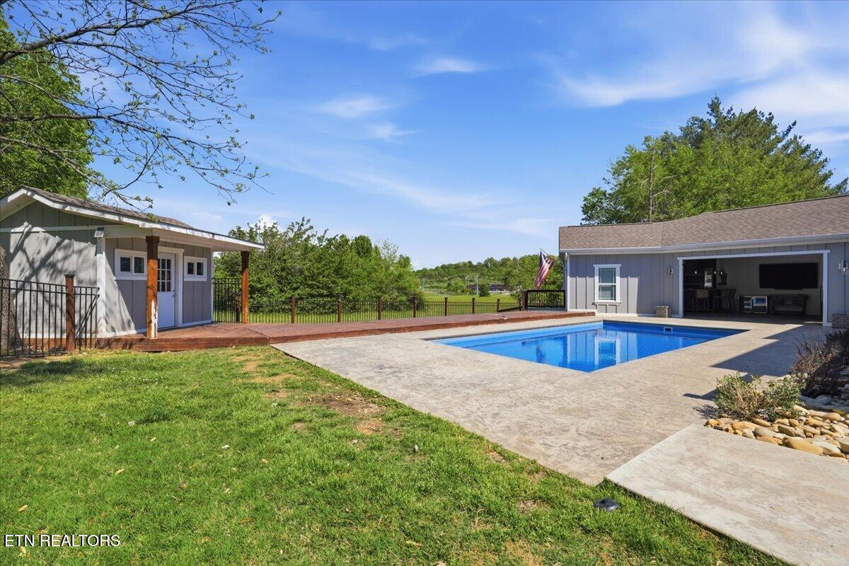 124 Alpine Drive Clinton, TN 37716 - Photo 44 of 54 46-049_7K9A1312