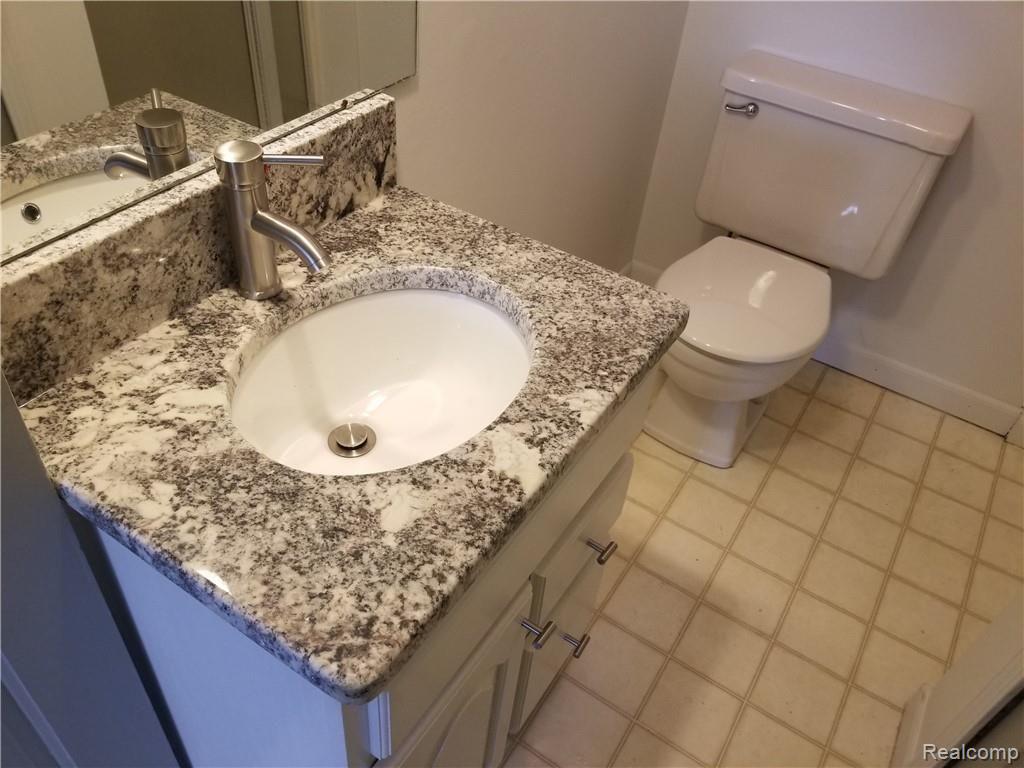 867 Hadley Road Rochester Hills, MI 48307 - Photo 13 of 38