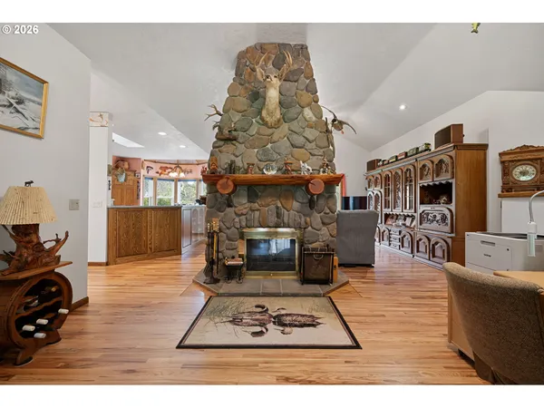 $789,901 | 39428 Jasper Lowell Road, Lowell, OR 97452