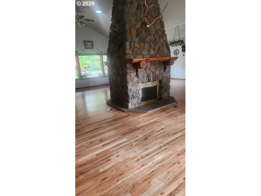 39428 Jasper Lowell Road Lowell, OR 97452 - Photo 12 of 46 Living Room