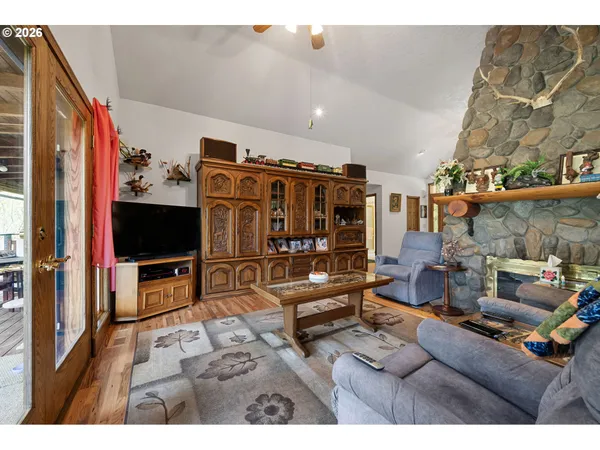 $789,901 | 39428 Jasper Lowell Road, Lowell, OR 97452