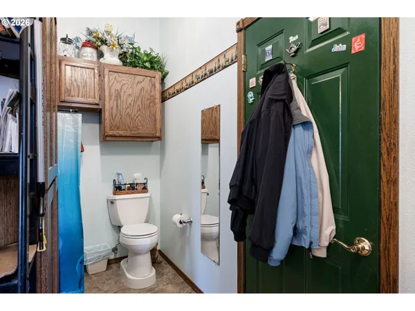 $789,901 | 39428 Jasper Lowell Road, Lowell, OR 97452