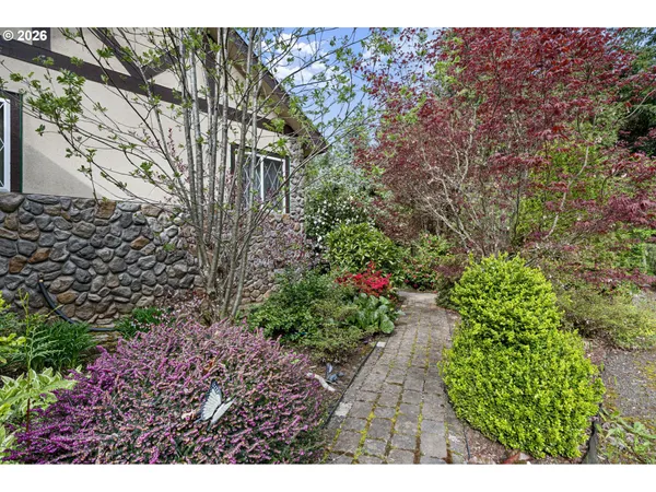 $789,901 | 39428 Jasper Lowell Road, Lowell, OR 97452