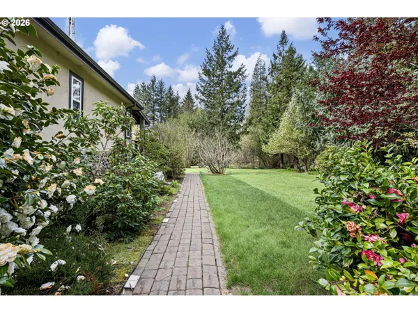 $789,901 | 39428 Jasper Lowell Road, Lowell, OR 97452