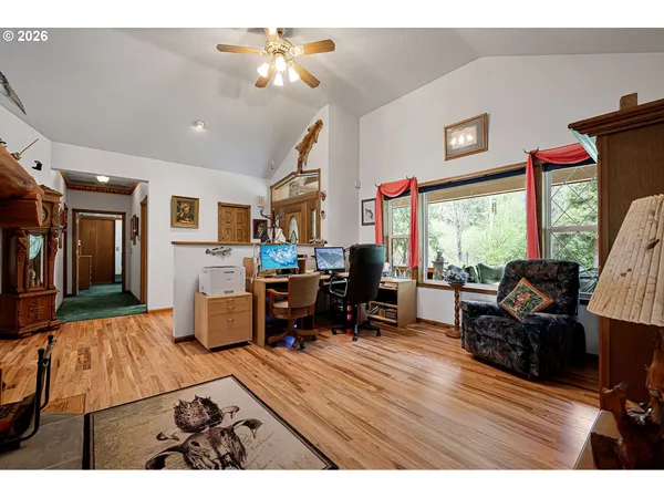 $789,901 | 39428 Jasper Lowell Road, Lowell, OR 97452