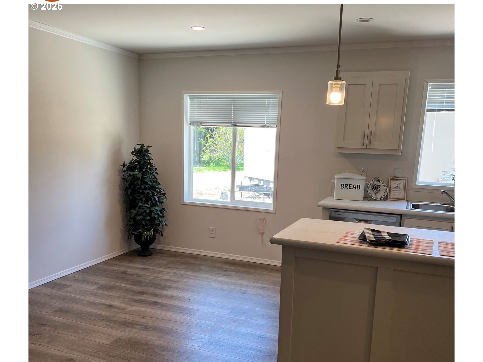 27645 Snyder Road, Unit 35 Junction City, OR 97448 - Photo 4 of 11 Kitchen/Dining Room