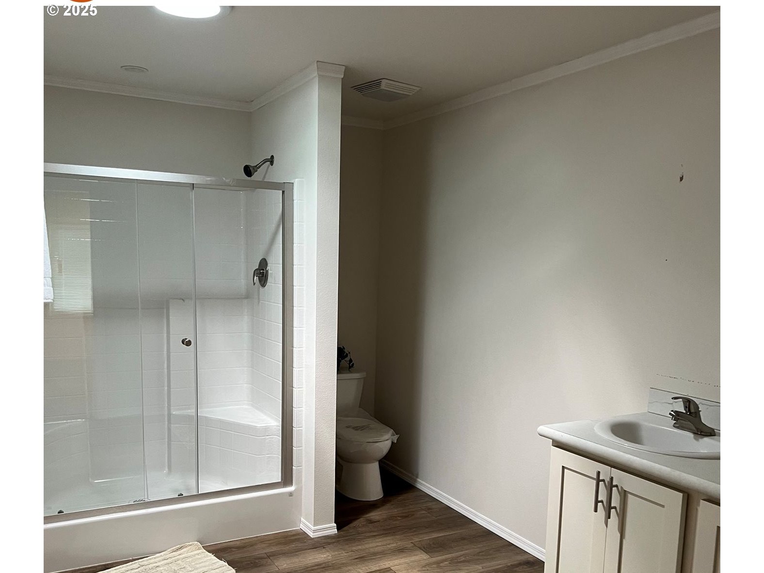 27645 Snyder Road, Unit 35 Junction City, OR 97448 - Photo 8 of 11 Attached Bathroom #1