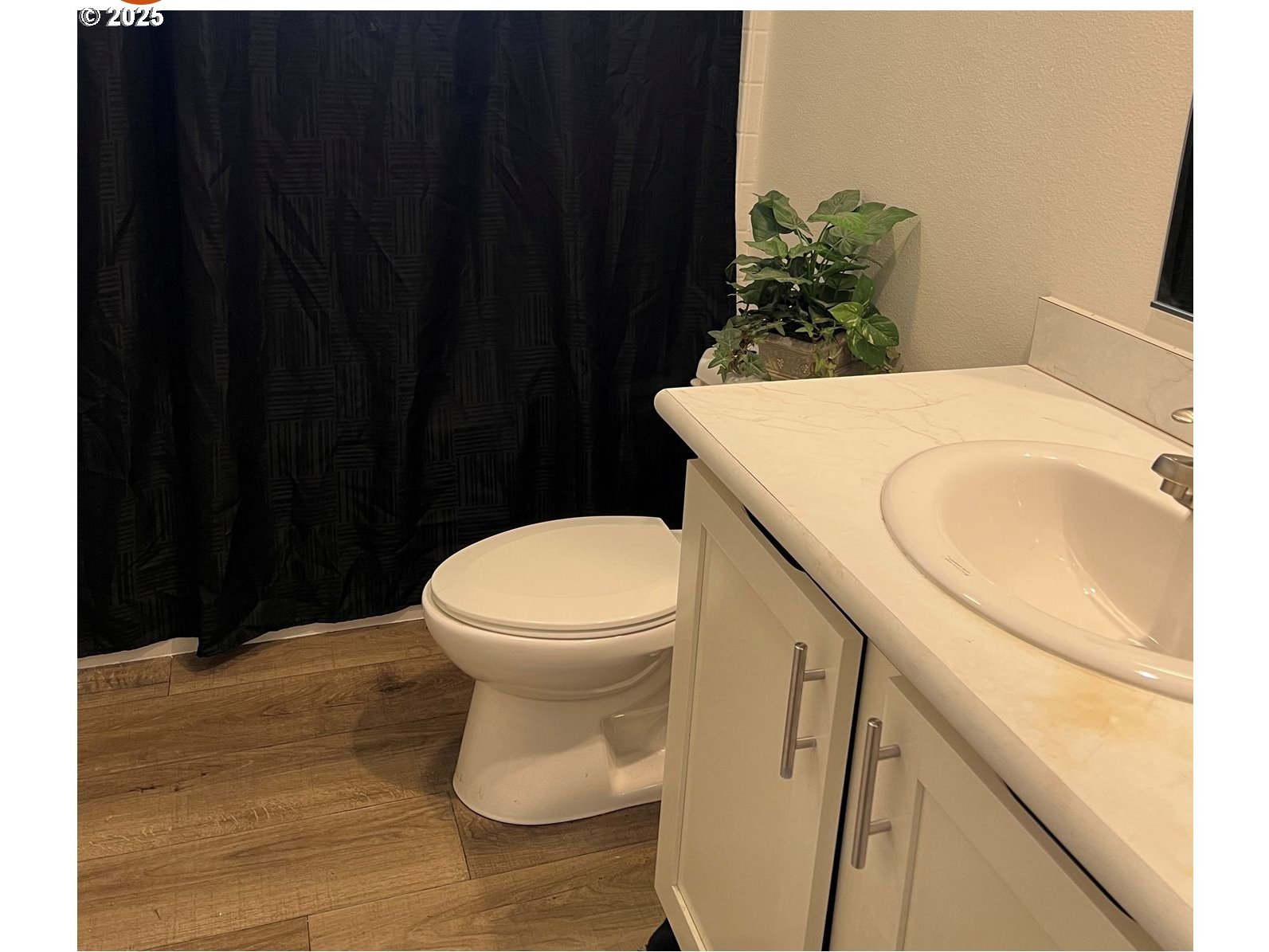 27645 Snyder Road, Unit 35 Junction City, OR 97448 - Photo 9 of 11 Bathroom
