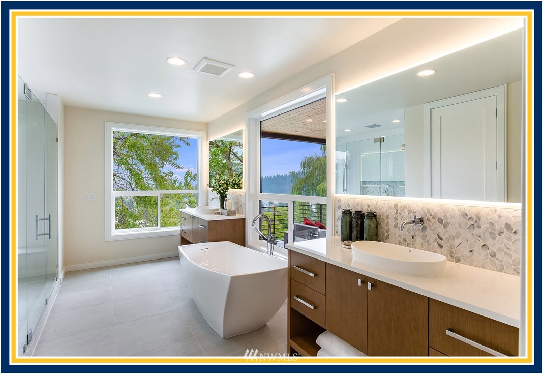 5704 South Hawthorn Road Seattle, WA 98118 - Photo 12 of 21