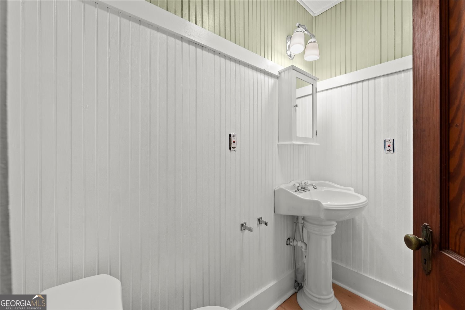 528 North Alexander Avenue Washington, GA 30673 - Photo 11 of 42 a bathroom with a sink a toilet and shower