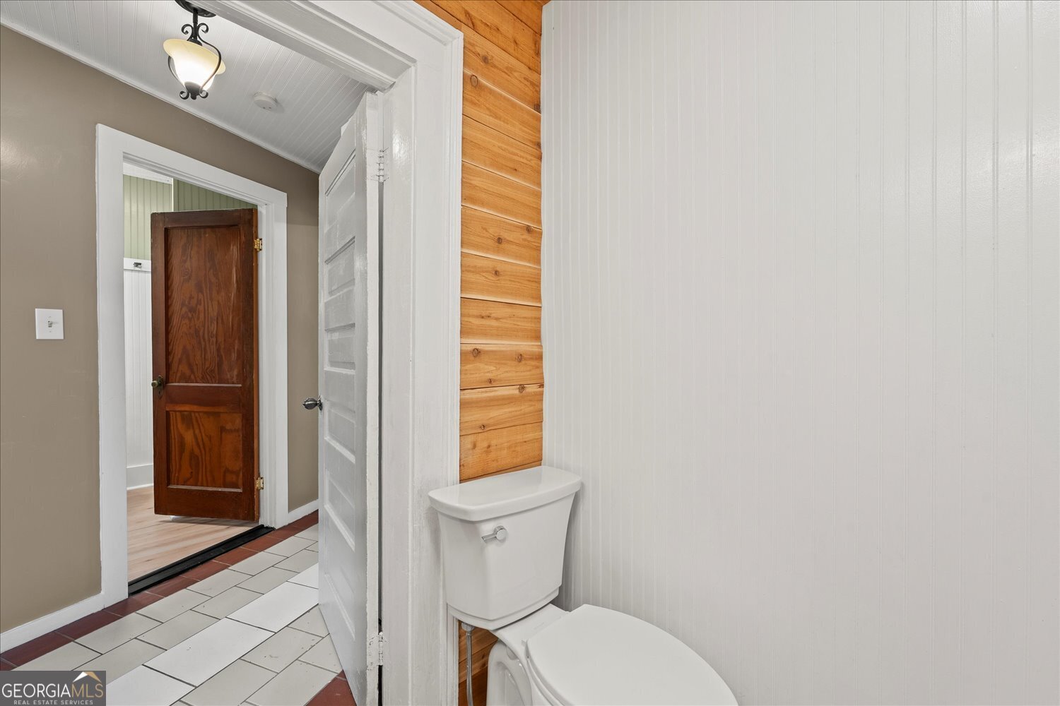 528 North Alexander Avenue Washington, GA 30673 - Photo 15 of 42 a bathroom with a toilet sink and shower
