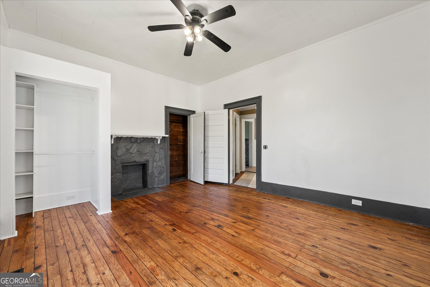 528 North Alexander Avenue Washington, GA 30673 - Photo 17 of 42 an empty room with wooden floor closet and windows