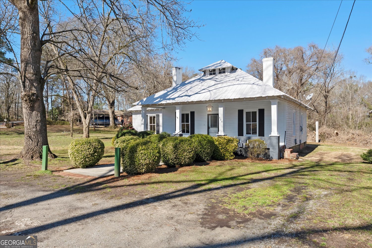 528 North Alexander Avenue Washington, GA 30673 - Photo 2 of 42 a front view of a house with a yard