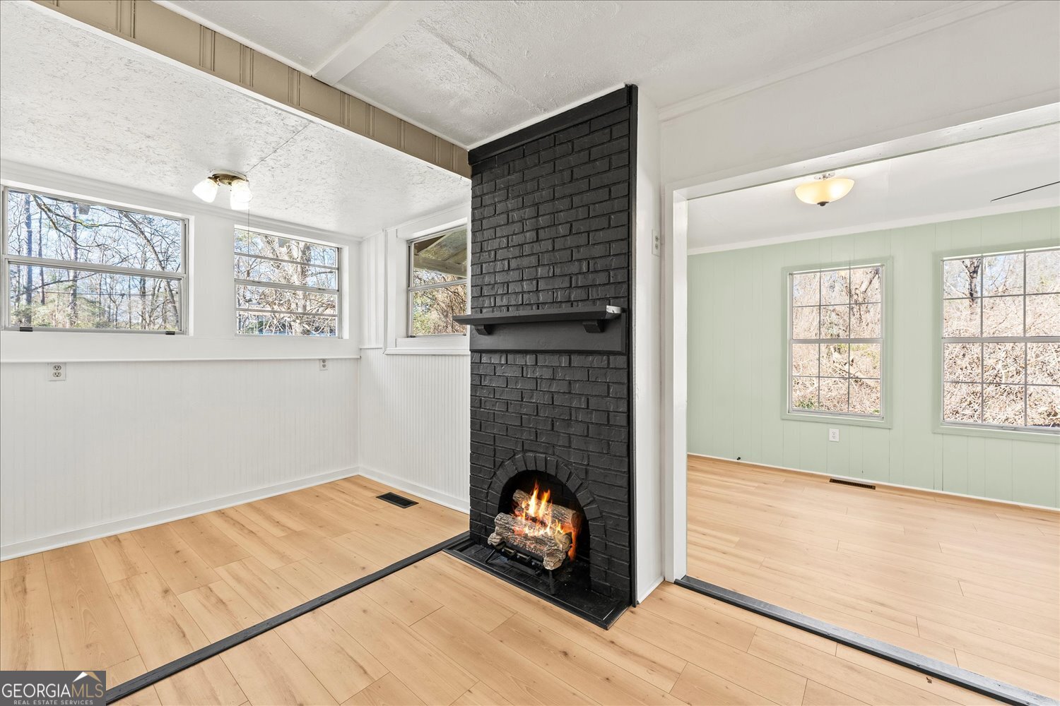 528 North Alexander Avenue Washington, GA 30673 - Photo 21 of 42 an empty room with windows and fireplace