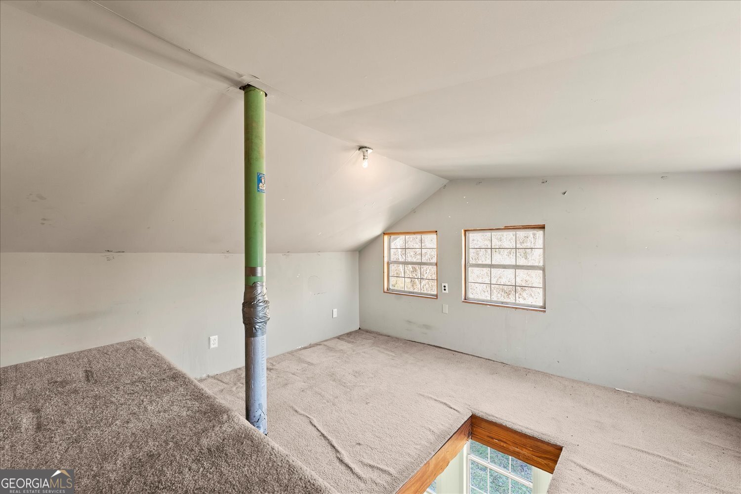 528 North Alexander Avenue Washington, GA 30673 - Photo 26 of 42 a view of a room that has a window in it