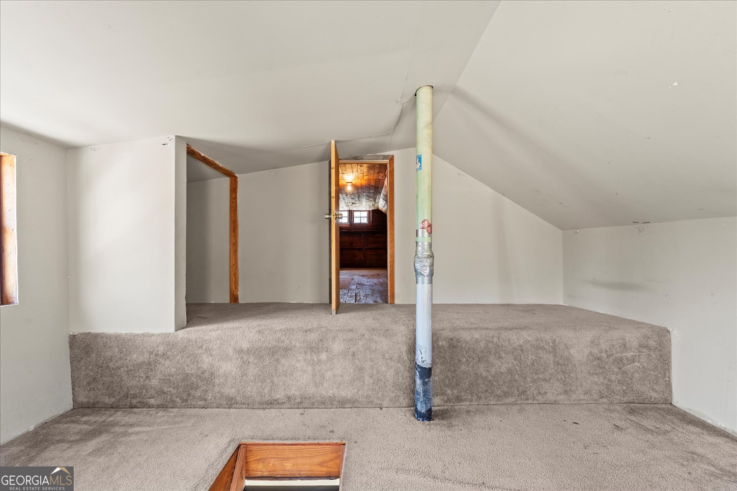 528 North Alexander Avenue Washington, GA 30673 - Photo 28 of 42 a living room with a couch and cabinets