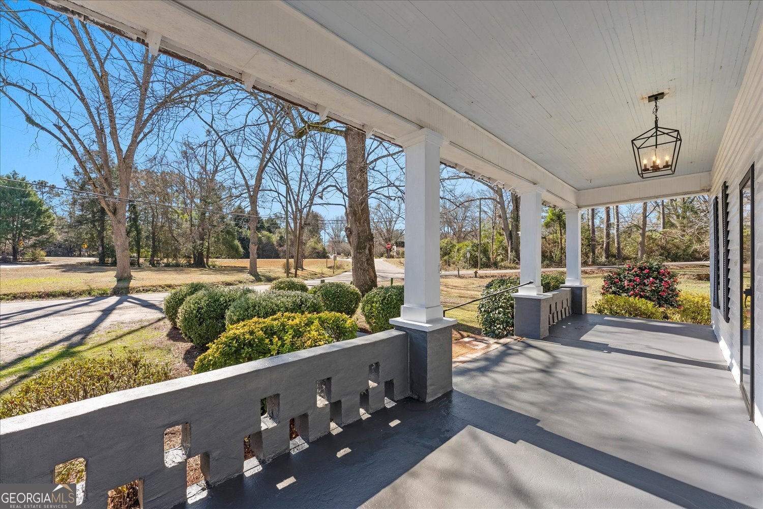 528 North Alexander Avenue Washington, GA 30673 - Photo 3 of 42 a garden view with a seating space