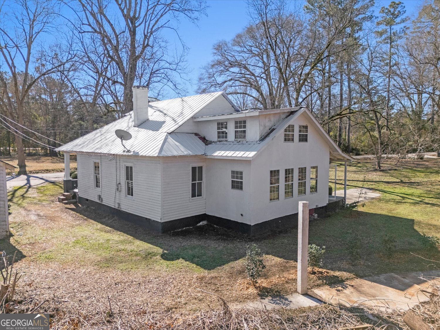 528 North Alexander Avenue Washington, GA 30673 - Photo 33 of 42 a view of a house with a yard covered with snow in the background
