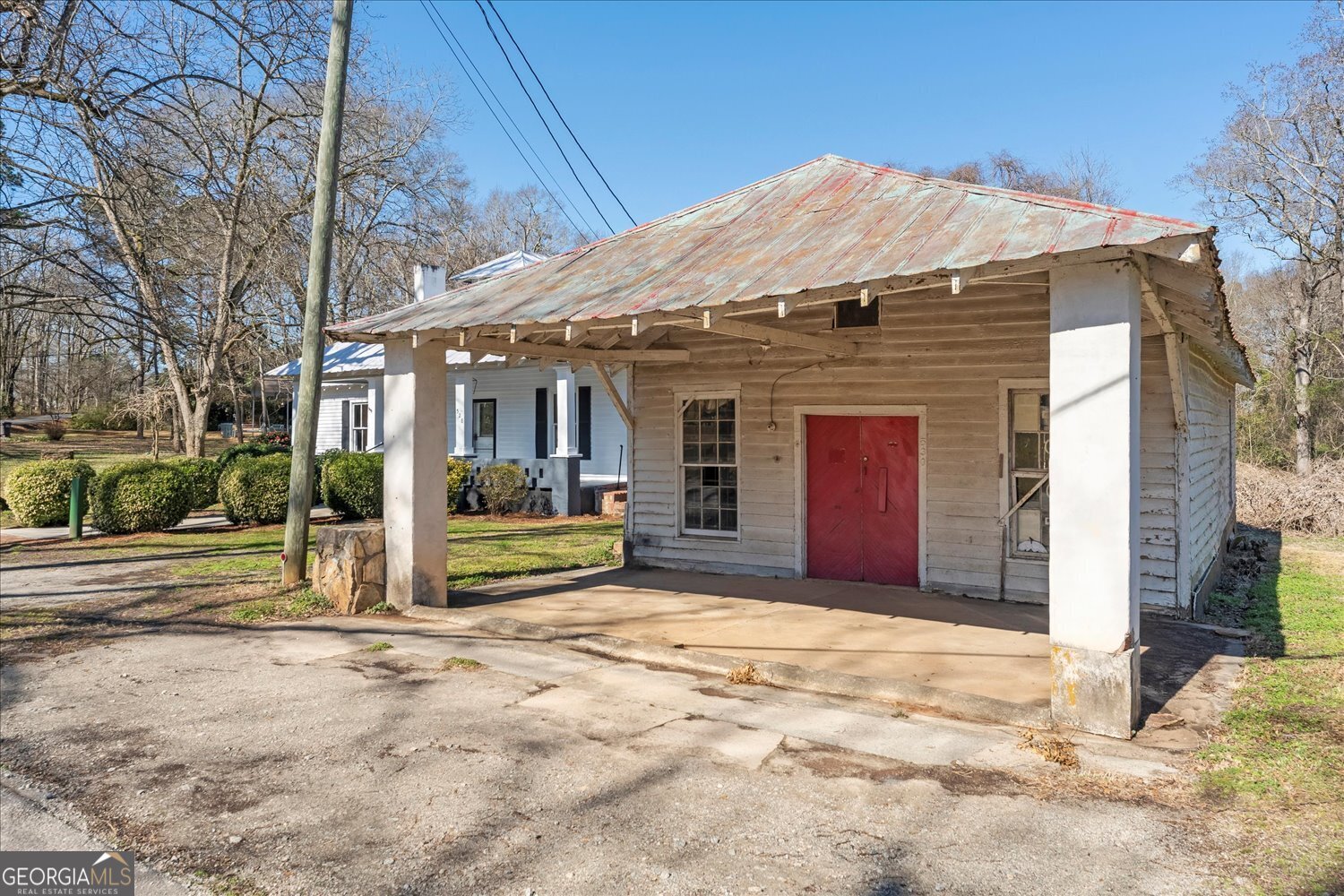 528 North Alexander Avenue Washington, GA 30673 - Photo 35 of 42 a view of a house with a outdoor space