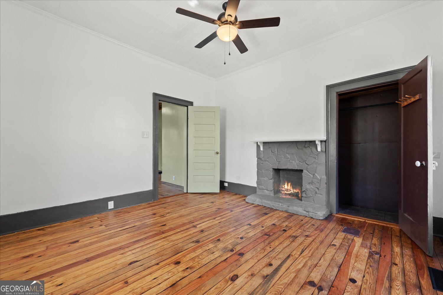 528 North Alexander Avenue Washington, GA 30673 - Photo 8 of 42 a view of empty room with wooden floor and fireplace