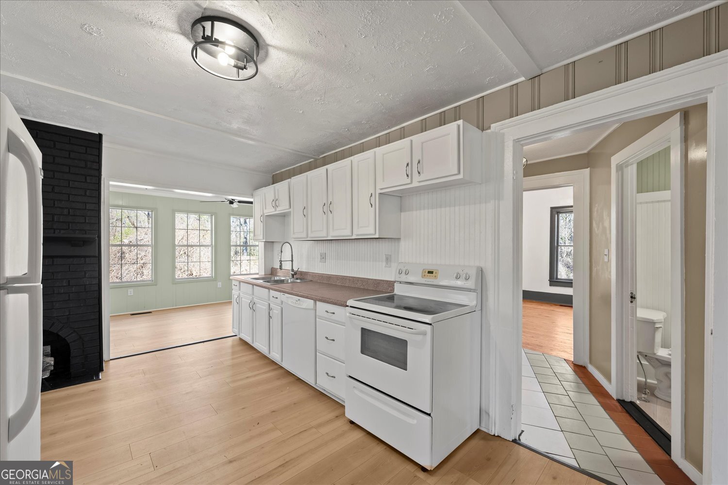 528 North Alexander Avenue Washington, GA 30673 - Photo 9 of 42 a kitchen with stainless steel appliances granite countertop a stove and a refrigerator