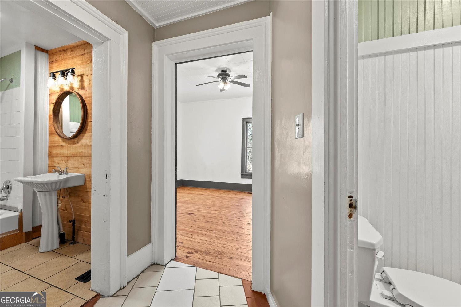 528 North Alexander Avenue Washington, GA 30673 - Photo 10 of 42 a bathroom with a toilet and a shower