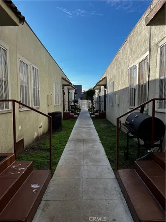 $1,850 | 4518 Normandie Avenue, Unit 1/2, Los Angeles, CA 90037