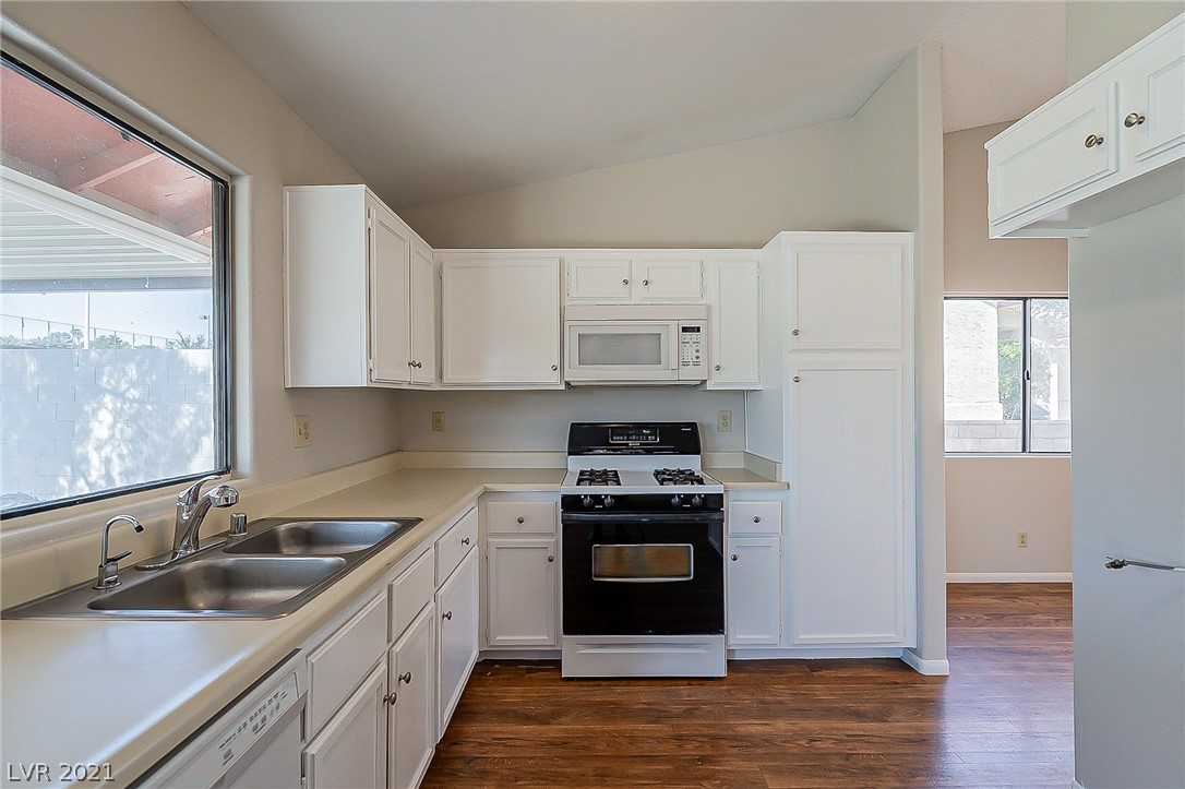 492 Chelsea Drive Henderson, NV 89014 - Photo 2 of 22