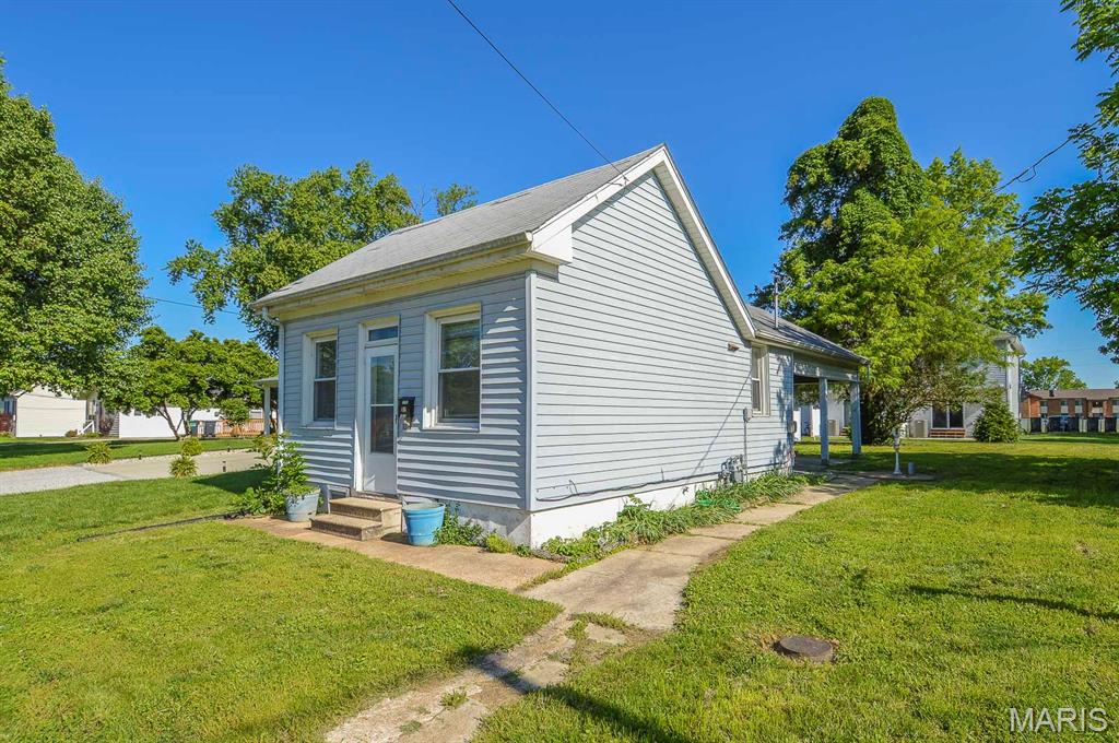 1319 Eisenhower Road Mascoutah, IL 62258 - Photo 2 of 12