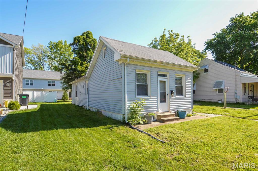 1319 Eisenhower Road Mascoutah, IL 62258 - Photo 3 of 12