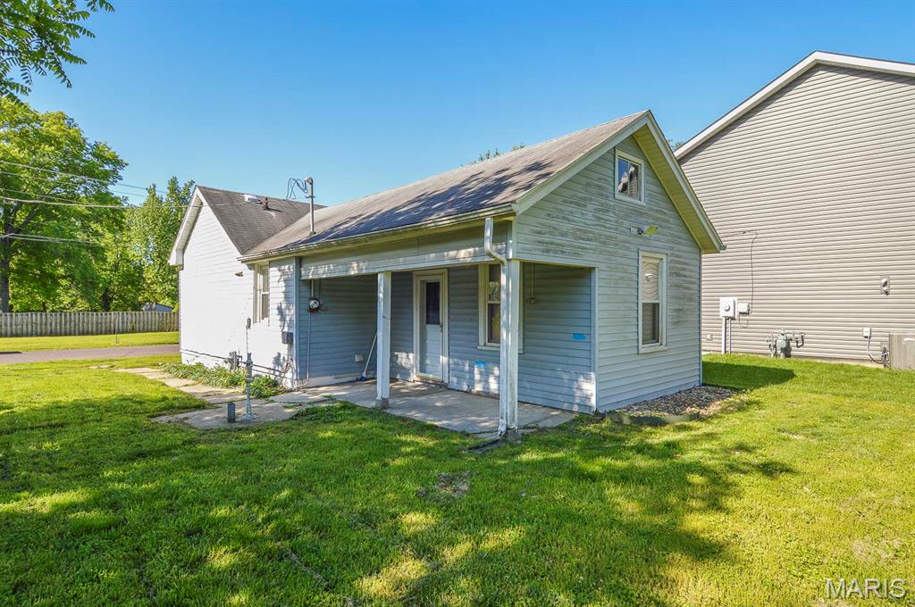 1319 Eisenhower Road Mascoutah, IL 62258 - Photo 4 of 12