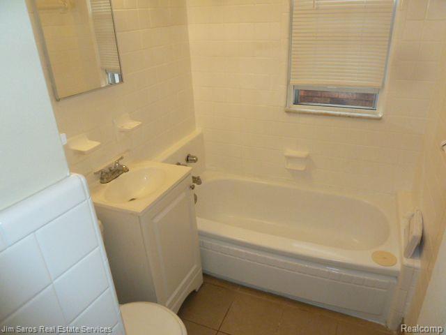 928 Nottingham Road Grosse Pointe, MI 48230 - Photo 6 of 12