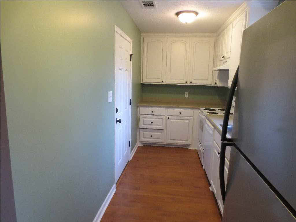 2374 Harahan Road Pearl, MS 39208 - Photo 7 of 17 Kitchen w/Soothing New Paint Color