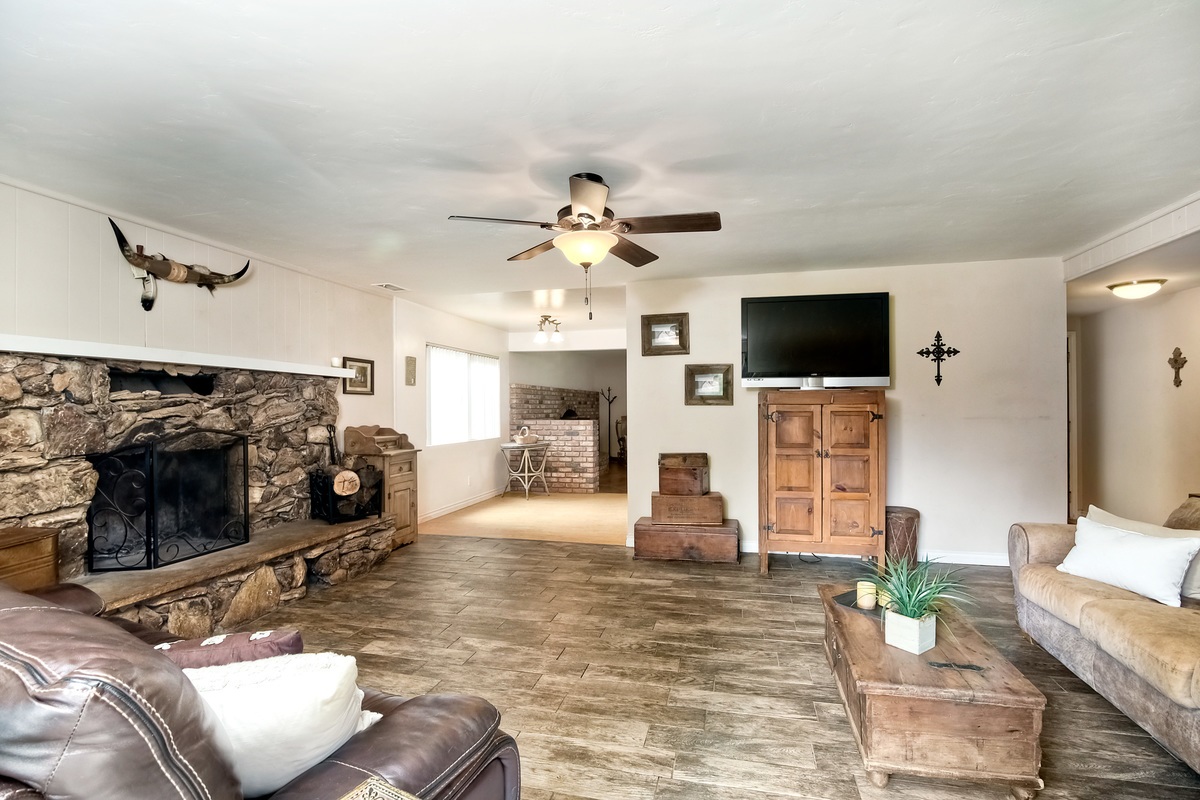 9893 Hawley Road El Cajon, CA 92021 - Photo 8 of 20 Gallery Image 8