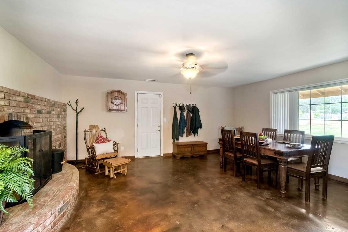 9893 Hawley Road El Cajon, CA 92021 - Photo 10 of 20 Gallery Image 10