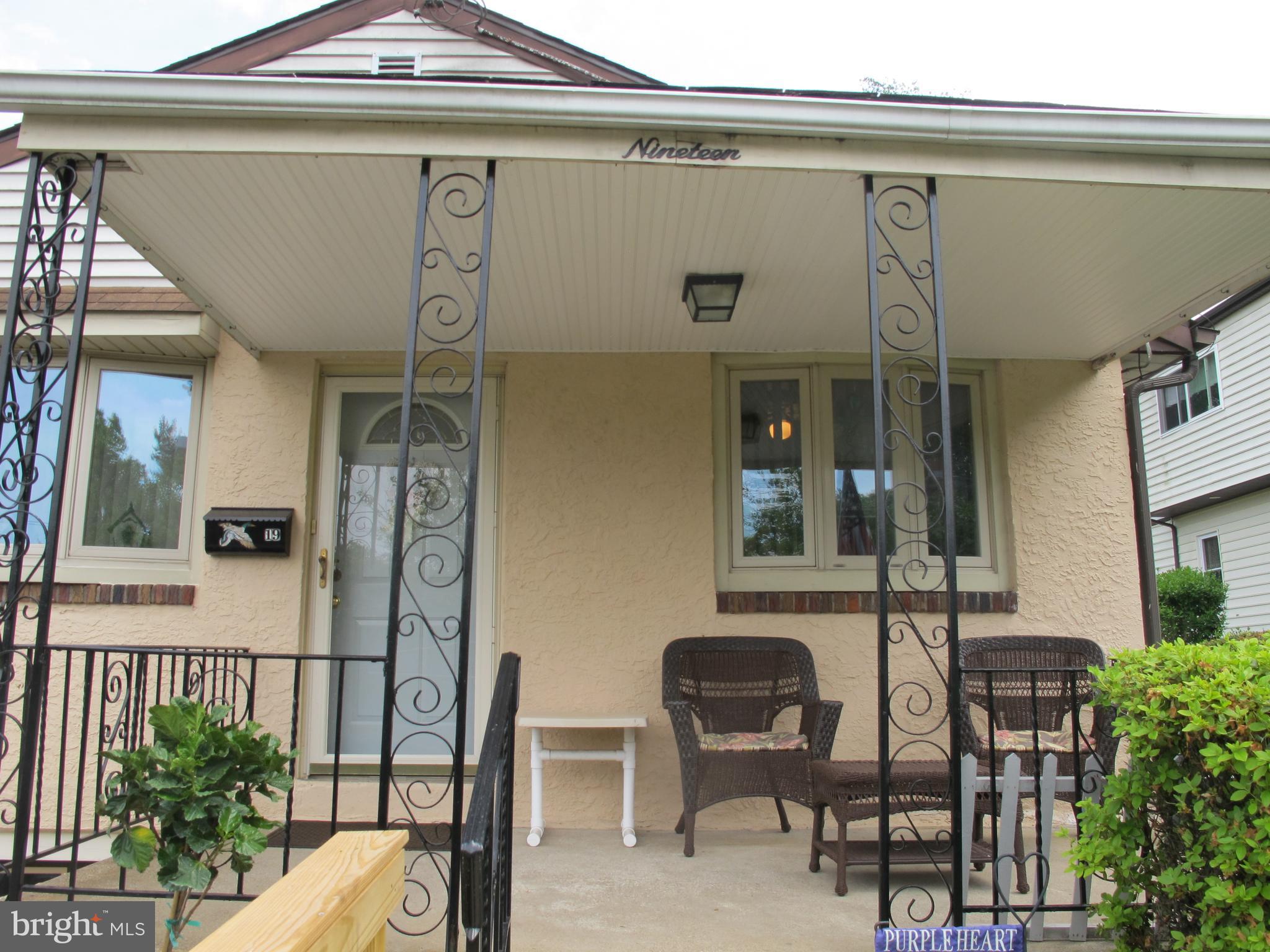 19 North Line Road Newtown Square, PA 19073 - Photo 3 of 39 Covered front porch